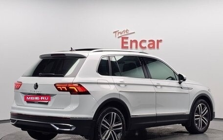 Volkswagen Tiguan II, 2022 год, 3 590 000 рублей, 3 фотография