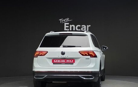 Volkswagen Tiguan II, 2022 год, 4 290 000 рублей, 10 фотография