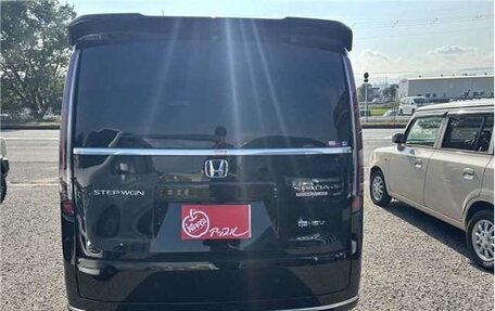 Honda Stepwgn, 2022 год, 2 400 000 рублей, 2 фотография