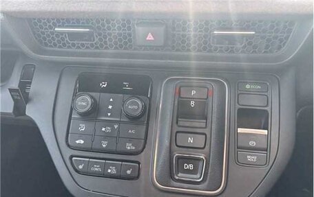 Honda Stepwgn, 2022 год, 2 400 000 рублей, 13 фотография