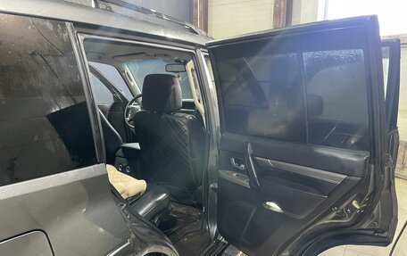 Mitsubishi Pajero IV, 2011 год, 2 000 000 рублей, 13 фотография