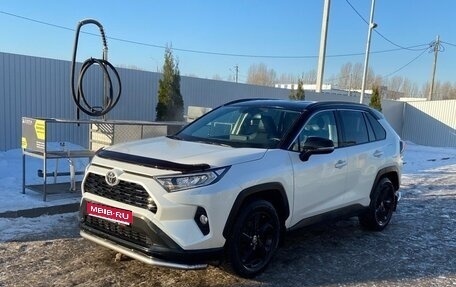 Toyota RAV4, 2021 год, 3 300 000 рублей, 1 фотография