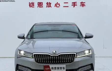 Skoda Superb III рестайлинг, 2021 год, 1 573 911 рублей, 2 фотография