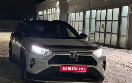Toyota RAV4, 2021 год, 3 300 000 рублей, 6 фотография