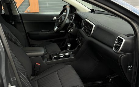 KIA Sportage IV рестайлинг, 2020 год, 2 400 000 рублей, 26 фотография