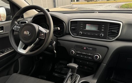 KIA Sportage IV рестайлинг, 2020 год, 2 400 000 рублей, 29 фотография