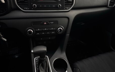 KIA Sportage IV рестайлинг, 2020 год, 2 400 000 рублей, 31 фотография