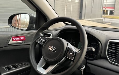 KIA Sportage IV рестайлинг, 2020 год, 2 400 000 рублей, 28 фотография