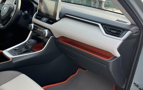 Toyota RAV4, 2023 год, 5 200 000 рублей, 9 фотография