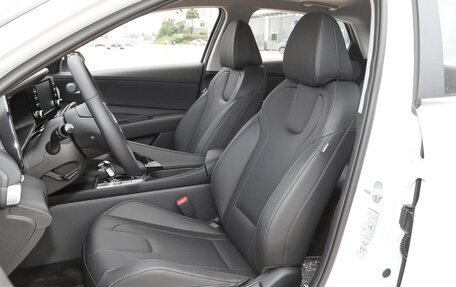 Hyundai Elantra, 2025 год, 1 900 000 рублей, 18 фотография