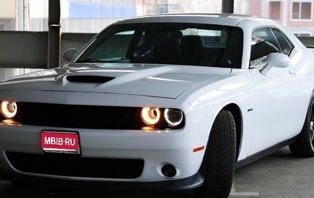 Dodge Challenger III рестайлинг 2, 2019 год, 4 950 000 рублей, 1 фотография