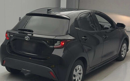 Toyota Yaris, 2022 год, 920 000 рублей, 2 фотография