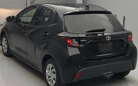 Toyota Yaris, 2022 год, 920 000 рублей, 4 фотография