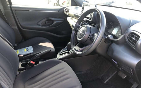 Toyota Yaris, 2022 год, 920 000 рублей, 7 фотография