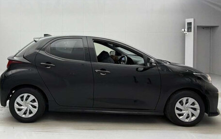 Toyota Yaris, 2022 год, 920 000 рублей, 6 фотография