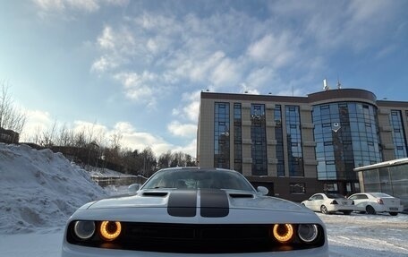 Dodge Challenger III рестайлинг 2, 2020 год, 4 800 000 рублей, 2 фотография