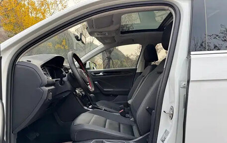 Volkswagen T-Roc I, 2023 год, 1 700 000 рублей, 10 фотография