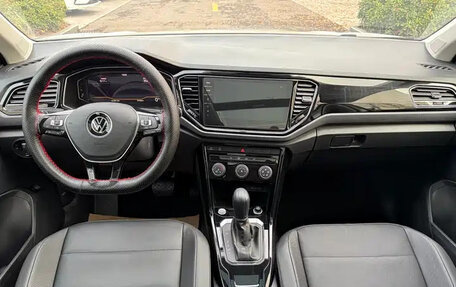 Volkswagen T-Roc I, 2023 год, 1 700 000 рублей, 13 фотография