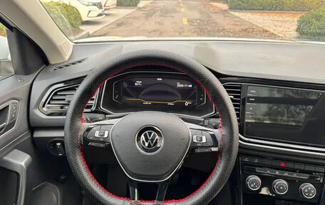 Volkswagen T-Roc I, 2023 год, 1 700 000 рублей, 12 фотография