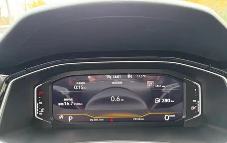 Volkswagen T-Roc I, 2023 год, 1 700 000 рублей, 15 фотография