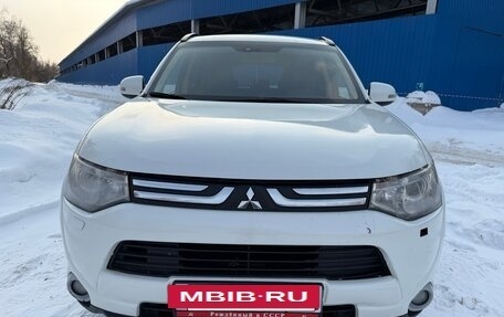 Mitsubishi Outlander III рестайлинг 3, 2013 год, 1 030 000 рублей, 2 фотография