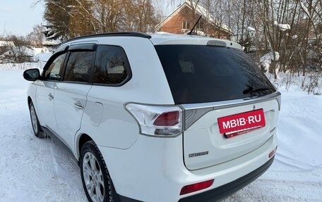 Mitsubishi Outlander III рестайлинг 3, 2013 год, 1 030 000 рублей, 4 фотография