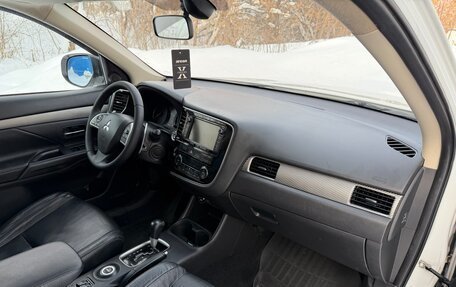 Mitsubishi Outlander III рестайлинг 3, 2013 год, 1 030 000 рублей, 15 фотография