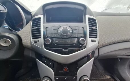 Chevrolet Cruze II, 2009 год, 500 000 рублей, 15 фотография