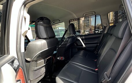 Toyota Land Cruiser Prado 150 рестайлинг 2, 2015 год, 3 050 000 рублей, 9 фотография