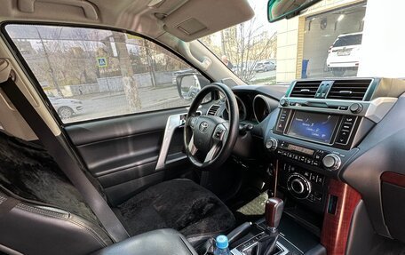Toyota Land Cruiser Prado 150 рестайлинг 2, 2015 год, 3 050 000 рублей, 13 фотография