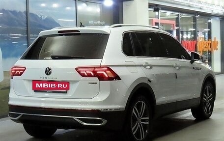 Volkswagen Tiguan II, 2022 год, 3 440 000 рублей, 3 фотография