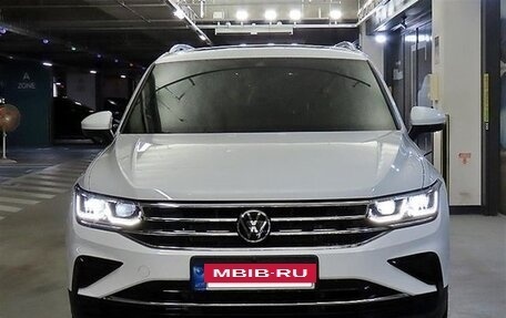 Volkswagen Tiguan II, 2022 год, 3 440 000 рублей, 5 фотография