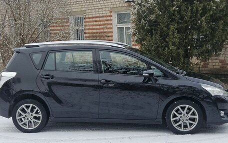 Toyota Verso I, 2013 год, 1 129 000 рублей, 2 фотография