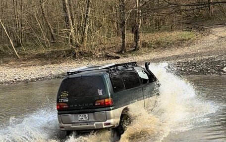 Mitsubishi Delica IV, 1998 год, 1 500 000 рублей, 3 фотография