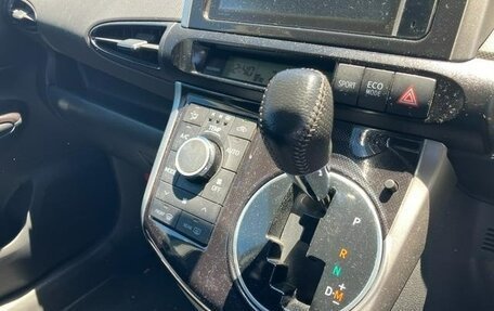 Toyota Wish II, 2012 год, 1 442 000 рублей, 22 фотография