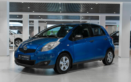 Toyota Yaris III рестайлинг, 2009 год, 575 000 рублей, 1 фотография