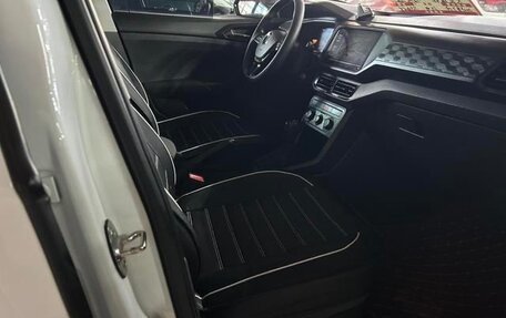 Volkswagen T-Cross I, 2023 год, 1 300 000 рублей, 7 фотография