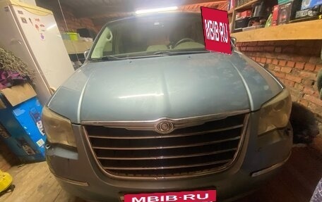 Chrysler Town & Country V рестайлинг, 2008 год, 800 000 рублей, 2 фотография