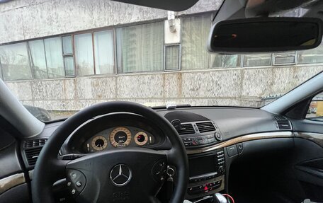 Mercedes-Benz E-Класс, 2003 год, 900 000 рублей, 3 фотография