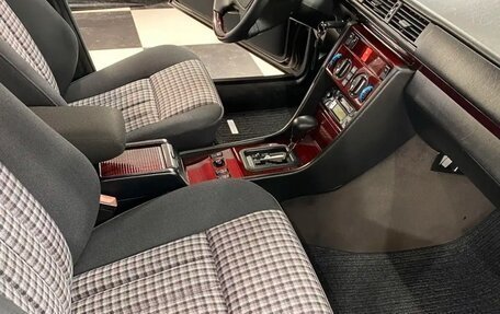 Mercedes-Benz E-Класс, 1994 год, 2 550 000 рублей, 16 фотография