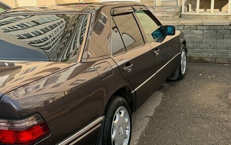 Mercedes-Benz E-Класс, 1994 год, 2 550 000 рублей, 32 фотография