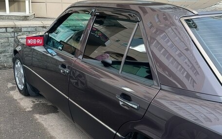 Mercedes-Benz E-Класс, 1994 год, 2 550 000 рублей, 30 фотография