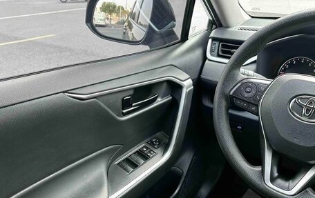 Toyota RAV4, 2023 год, 11 фотография