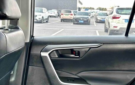 Toyota RAV4, 2023 год, 16 фотография