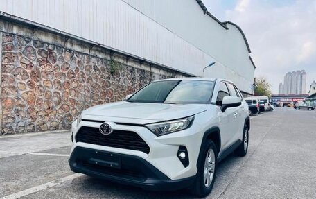 Toyota RAV4, 2023 год, 2 800 000 рублей, 2 фотография