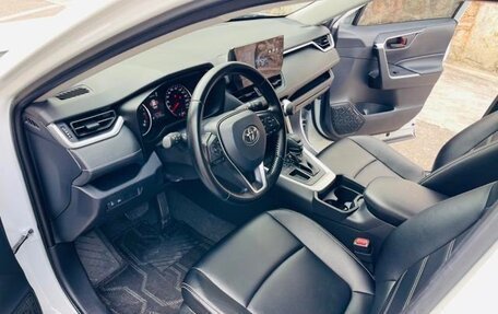 Toyota RAV4, 2023 год, 2 800 000 рублей, 10 фотография