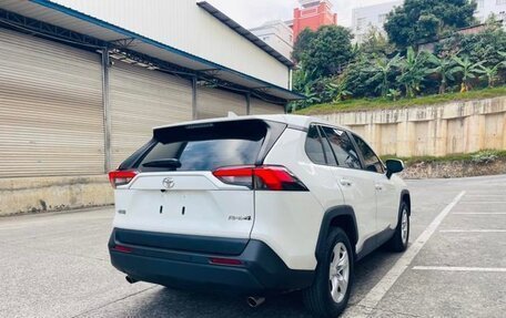 Toyota RAV4, 2023 год, 2 800 000 рублей, 5 фотография