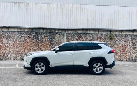 Toyota RAV4, 2023 год, 2 800 000 рублей, 4 фотография