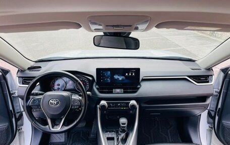 Toyota RAV4, 2023 год, 2 800 000 рублей, 9 фотография