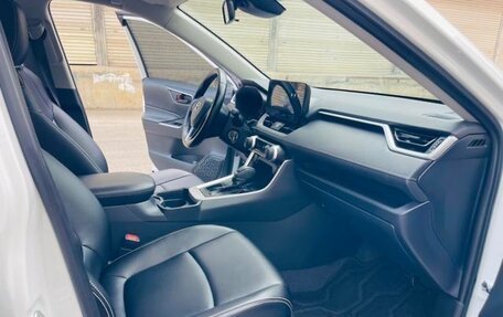 Toyota RAV4, 2023 год, 2 800 000 рублей, 11 фотография